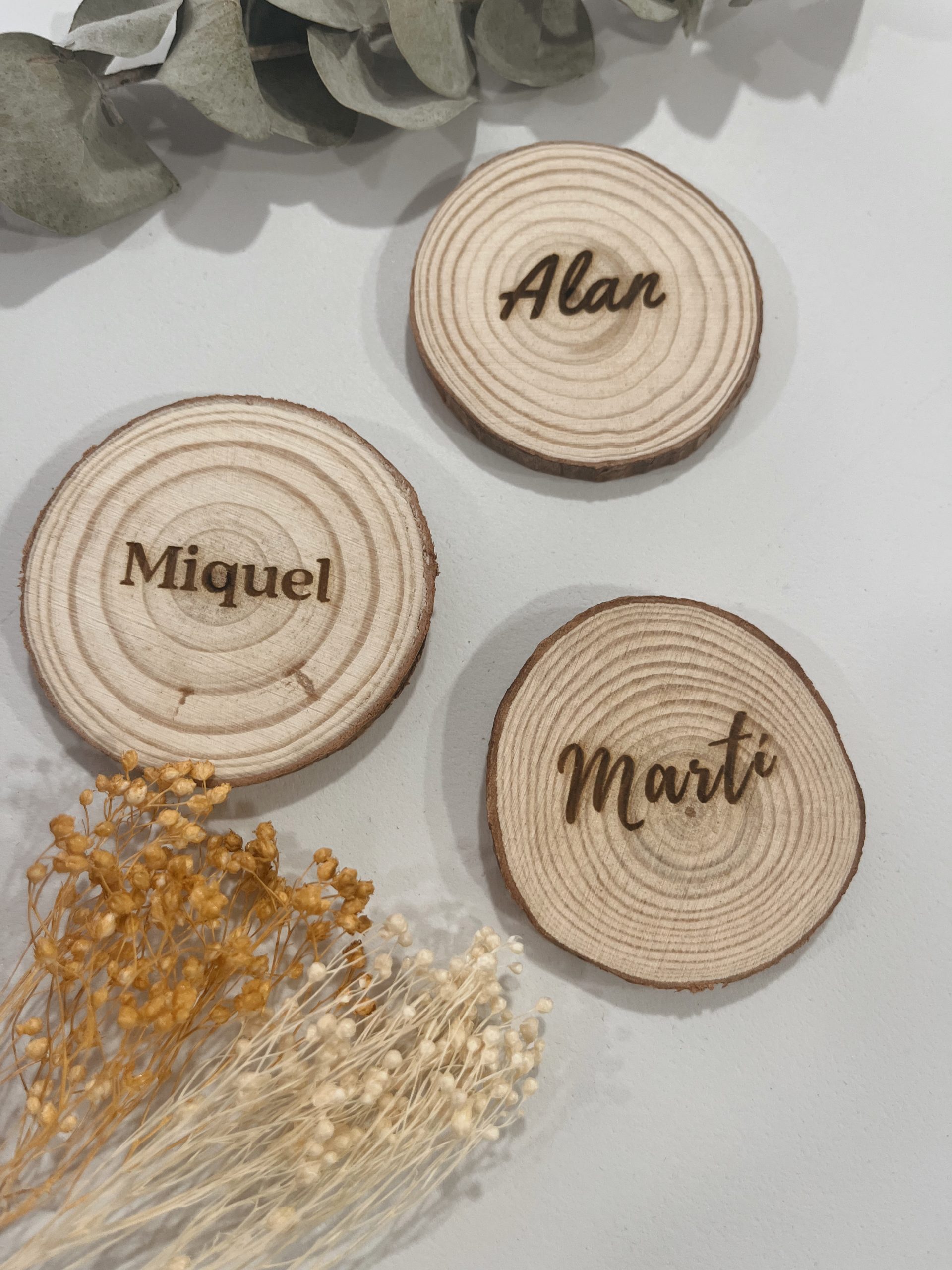 rodaja de madera natural grabada con imán-Detalles de boda