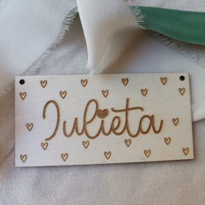 Cartel madera Con nombre (con cinta)