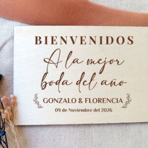 Cartel madera bienvenidos a la mejor boda del año 60x40