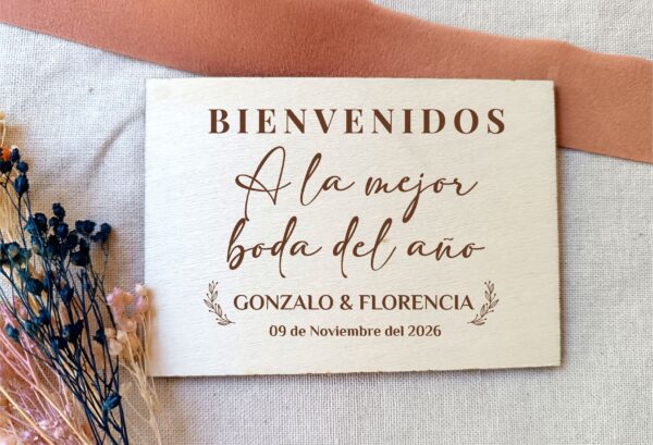 Cartel madera bienvenidos a la mejor boda del año 60x40